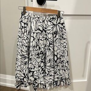 Elegant Black and White Patterned Skirt